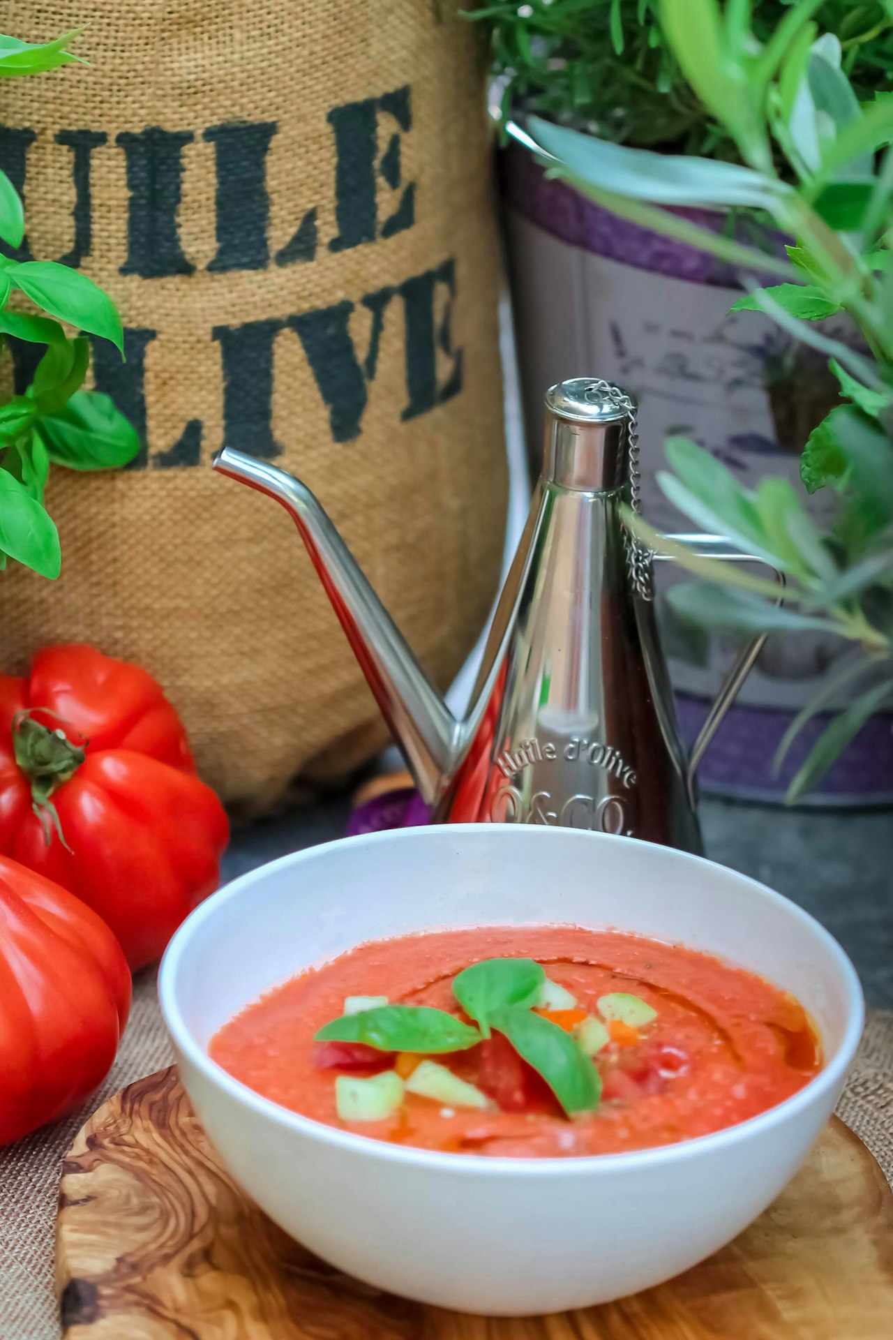 5 cold summer soups under 250 kcal — exact grams and macros
