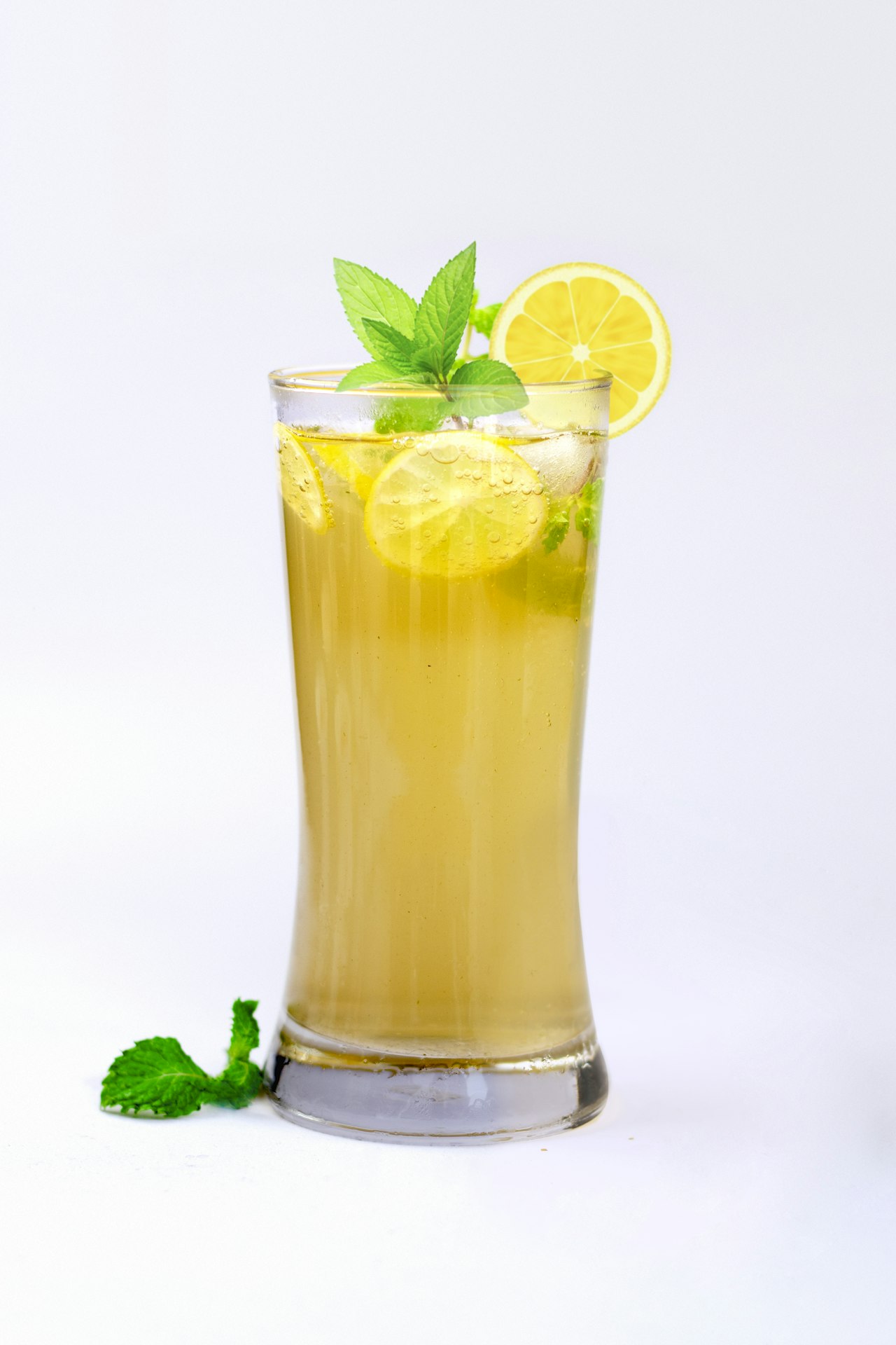 5 refreshing drinks under 100 kcal — what to swap for lemonade in summer