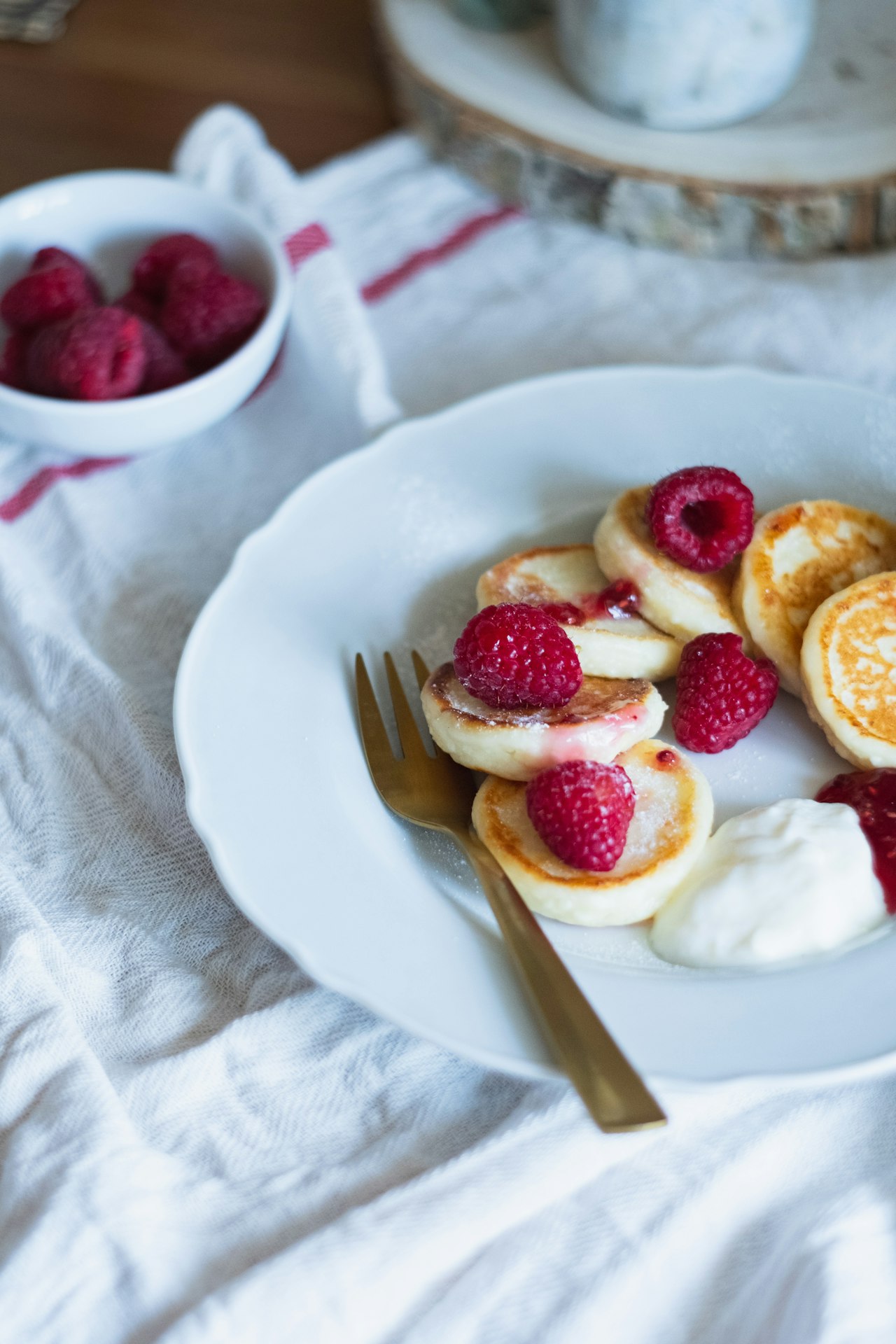5 high-protein snacks under 200 kcal — exact grams and macros