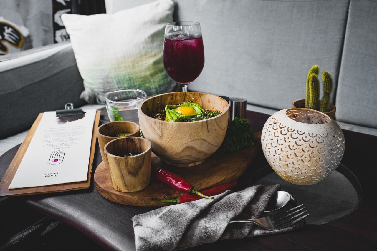 Eating out in a calorie deficit: cafes, delivery and holidays