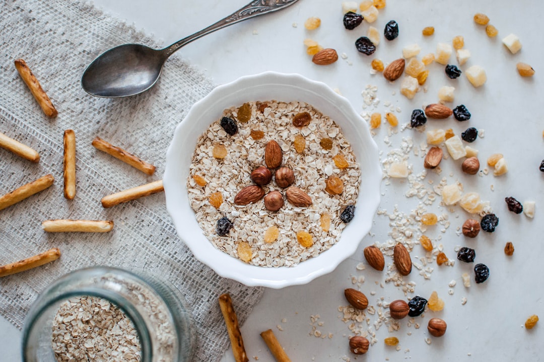Oatmeal macros — milk vs water, the real calorie difference